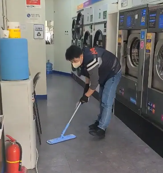 바닥 청소 및 관리